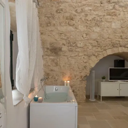 Blanche Con Jacuzzi By Wonderful Italy Lägenhet Ostuni