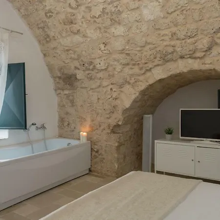 Blanche Con Jacuzzi By Wonderful Italy